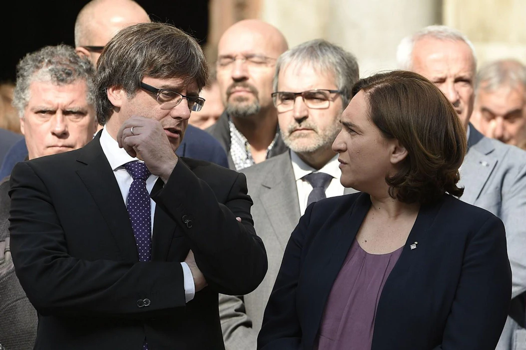 Katalonian aluehallinnon johtaja Carles Puigdemont on vältellyt suoran vastauksen antamista Espanjalle. Kuva: Lehtikuva/AFP
