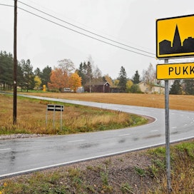 Tie 1635 Pukkilasta Savijolle päällystettiin syksyllä osana korjausvelkapakettia. Tie on tärkeä pienteollisuuden ja maa- ja metsätalouden kuljetusväylä.