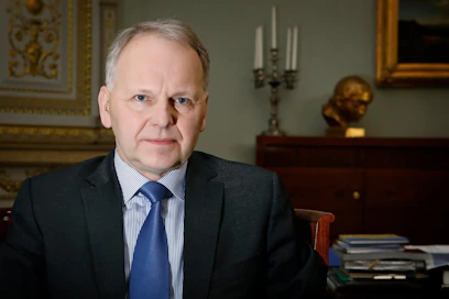Maa- ja metsätalousministeri Jari Lepän (kesk.) mukaan ravialan pitää keskenään pohtia raviratojen avustusrahojen jakoa.