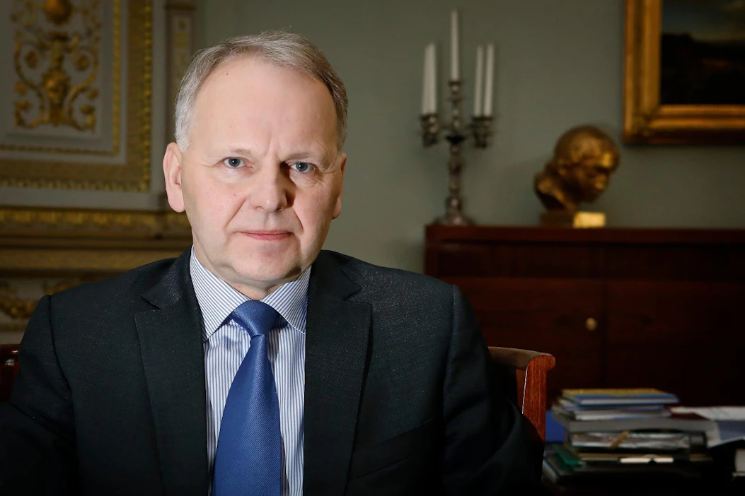 Maa- ja metsätalousministeri Jari Lepän (kesk.) mukaan ravialan pitää keskenään pohtia raviratojen avustusrahojen jakoa.