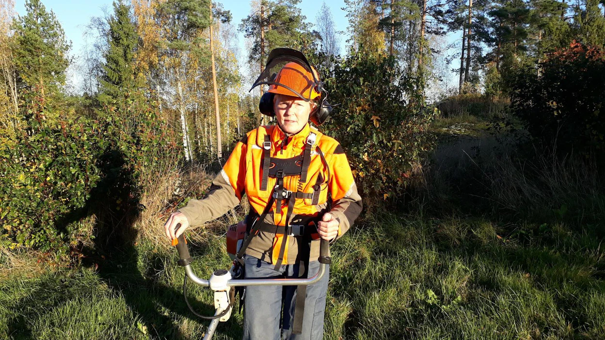 Iso osa metsäpalveluyrityksistä työllistää 1–3 henkilöä. Yrittäjä Laura Meronen on ollut tyytyväinen ammatinvaihdokseensa.