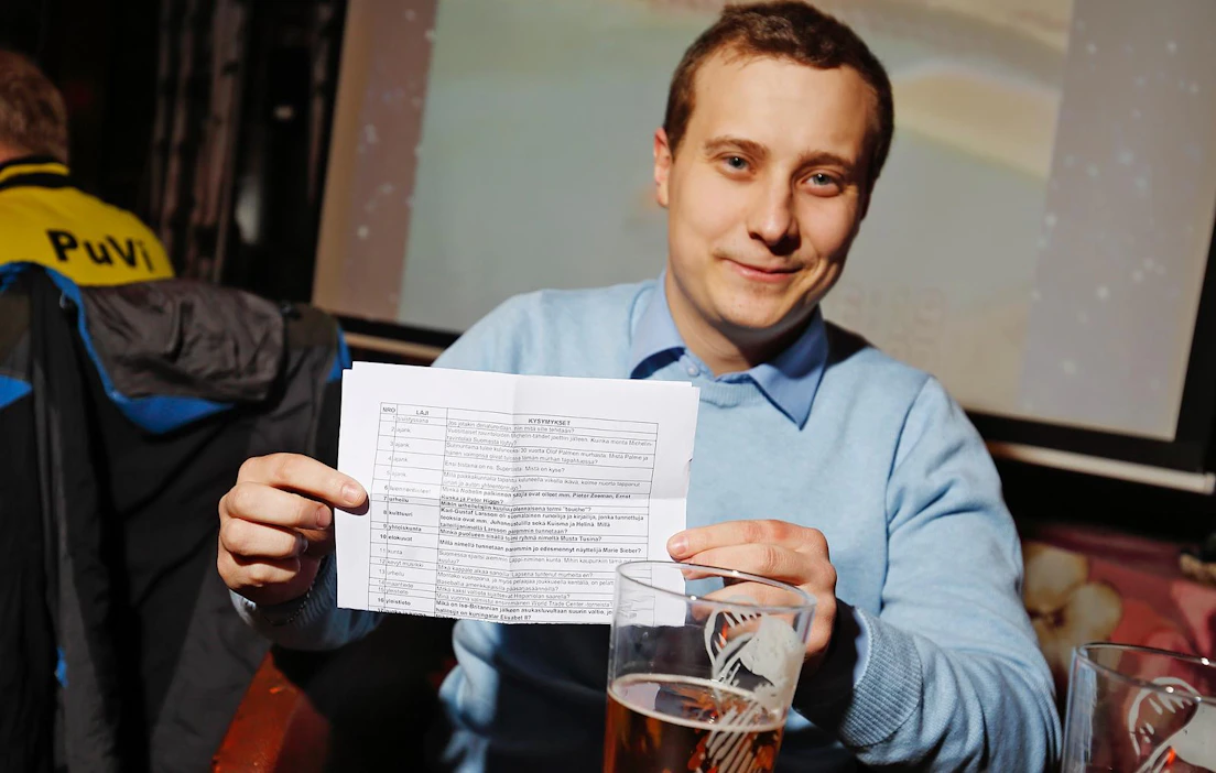 Kunnanjohtaja Matias Hildénin vetämä perjantainen tietovisa on jo perinne Puumalassa.