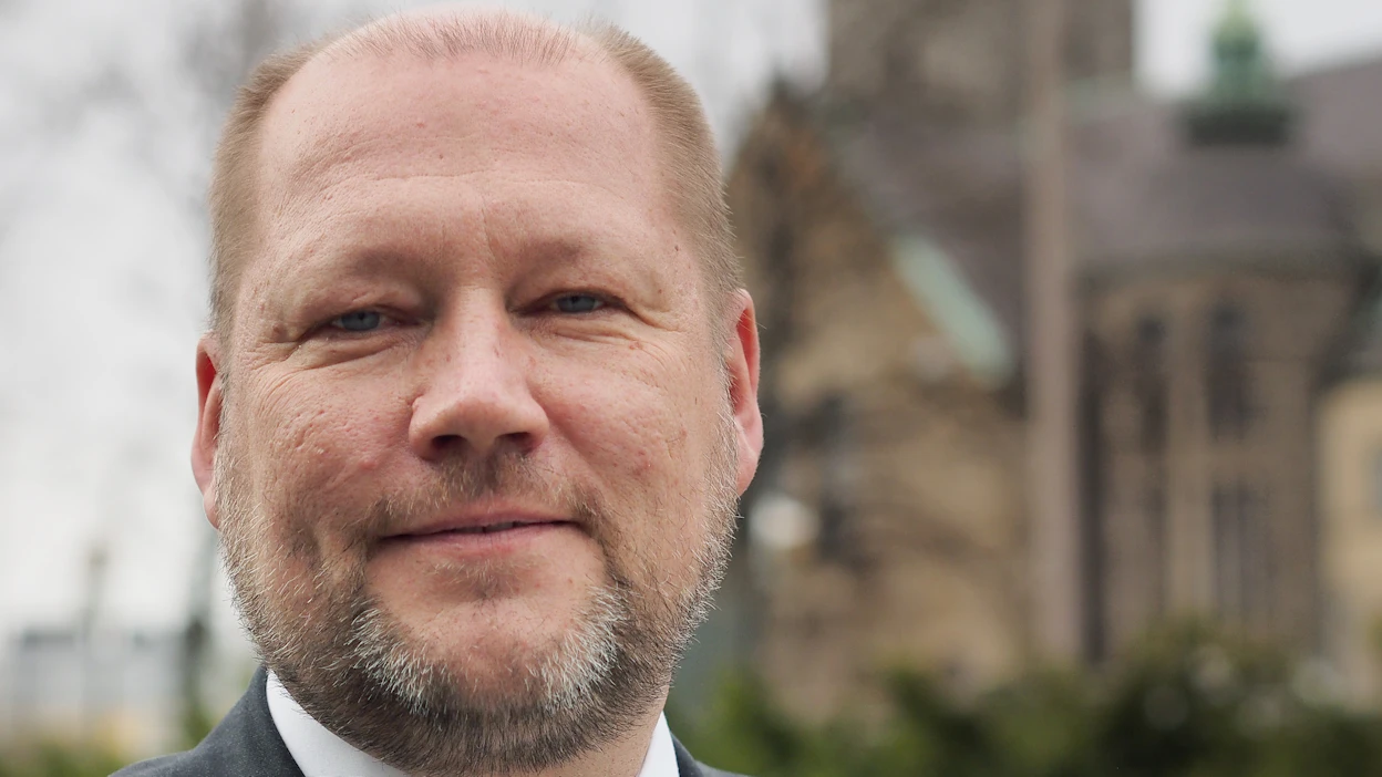Työelämäprofessorina aloittava Juha Gröhn luottaa tieteen ja käytännön yhteisvoimaan.