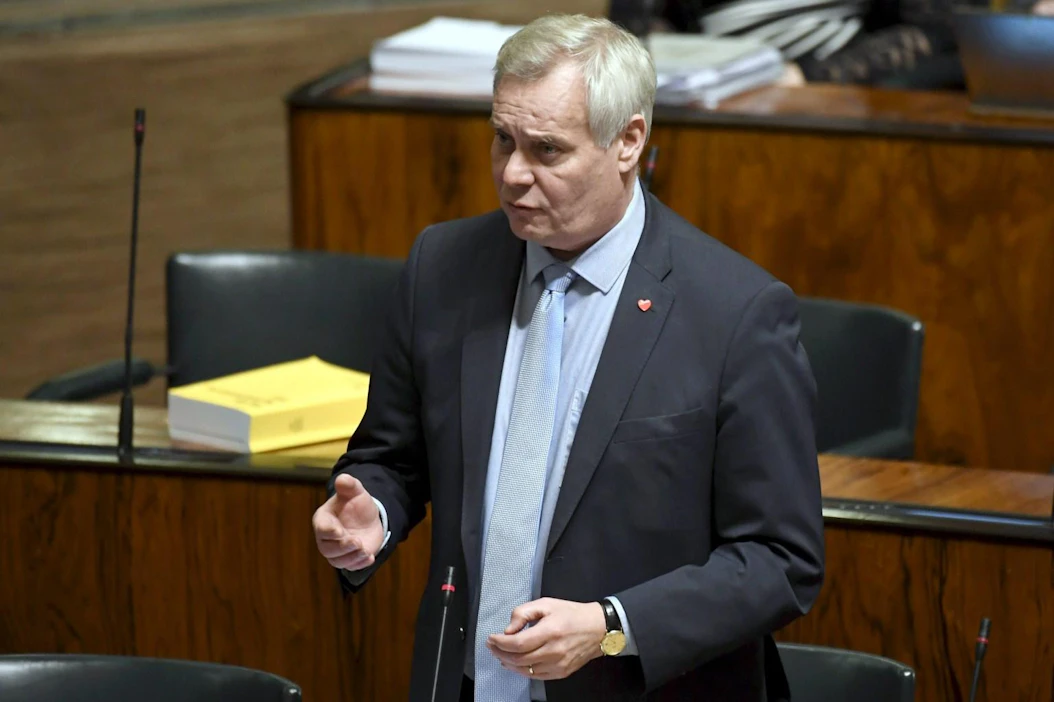 Antti Rinne arvioi, että päähallituspuolueiden välit ovat huonommat kuin Stubbin hallituksen aikana kokoomuksen ja SDP:n kesken. LEHTIKUVA / MARKKU ULANDER