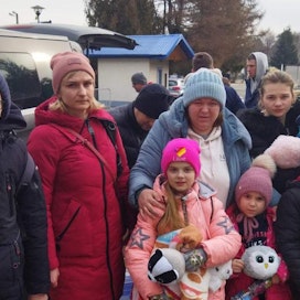 Slava Chobotar lähetti Puolan ja Ukrainan rajalta kuvan, kun tapasi vaimonsa sukulaiset, joita lähti hakemaan.