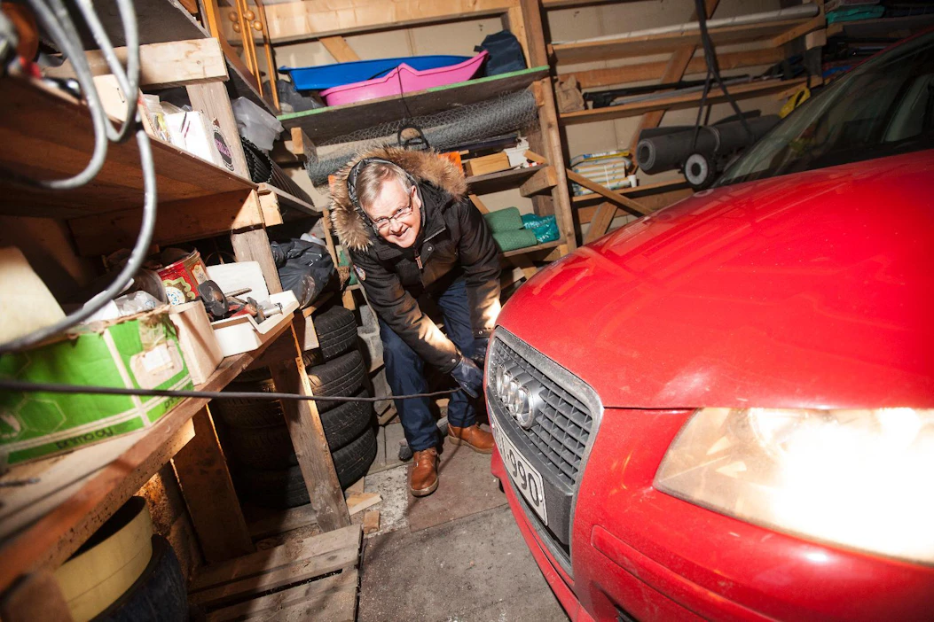Helsinkiläinen Kalervo Koivisto tarjoaa vuokrattavaksi kakkosautona toimivaa Audia. Koivisto ilmoitti auton Shareit Bloxcar -palveluun viime syyskuussa, ja hän on tienannut vuokrauksella vakuutuskustannukset takaisin.