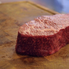 Luonnonvarakeskuksen mukaan lihan tuottajahinnat nousivat loppuvuoteen mennessä suunnilleen sille tasolle, jolla ne olivat kolme vuotta sitten. LEHTIKUVA / Kristiina Lehto