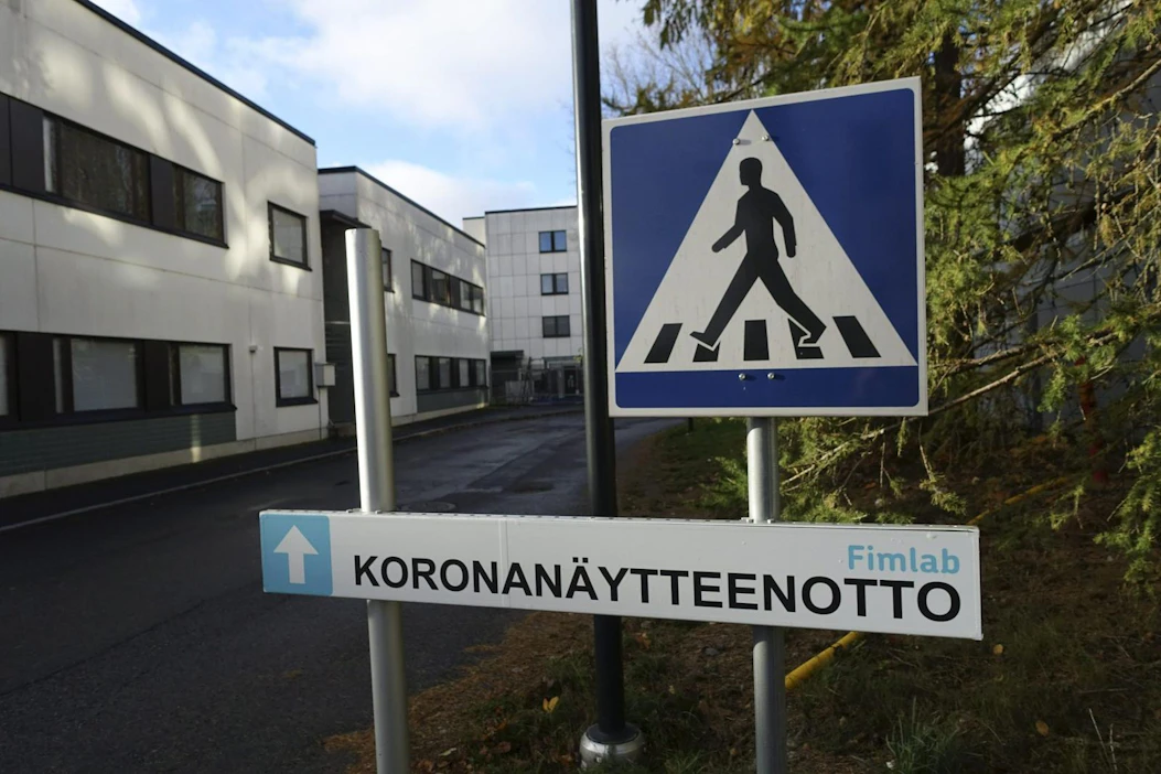 Pieksämäellä tehdyssä joukkotestauksessa on todettu yli 60 koronavirustartuntaa. Kuvituskuva Tampereen Taysin sairaala-alueelta. LEHTIKUVA / TEEMU SALONEN