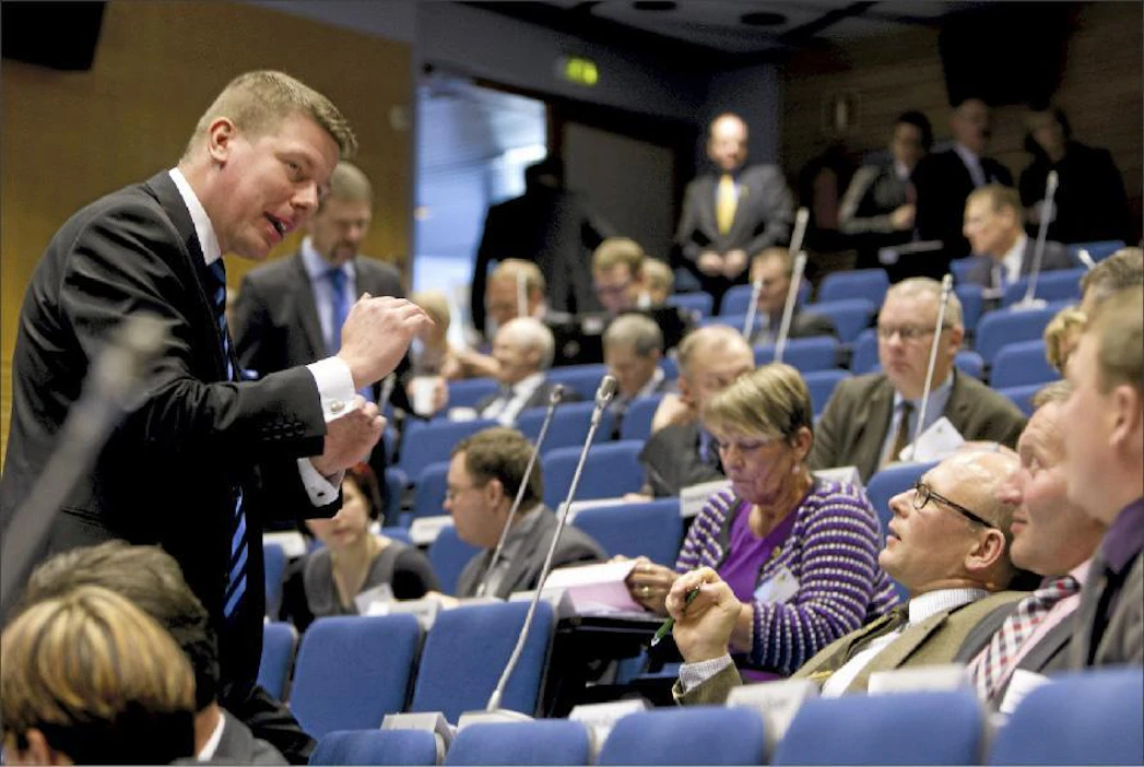 Tommi Lunttila ihmetteli hallituksen intoa leikata toistuvasti maaseudulta ja vihreiltä elinkeinoilta. Markku Vuorikari