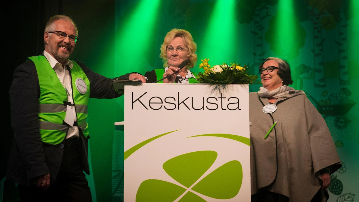 Keskustan puoluekokous alkoi Sotkamon Vuokatissa tänään perjantaina. Kokouspaikkana on Katinkulta. Arto Okkonen, Marjatta Immonen ja Lyyli Pokela ovat tehneet massatapahtuman järjestelyitä vuoden ajan.