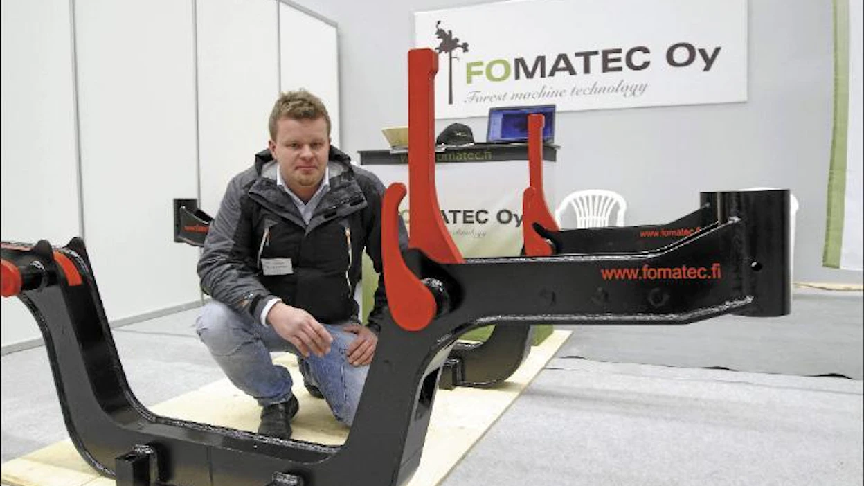 Marko Korhonen toi messuille Fomatecin lajittelupankon. Ajokoneen kuormatilaan asennetut kaksi pankkoa mahdollistavat neljän puutavaralajin tuonnin kerta-ajolla. Sami Karppinen