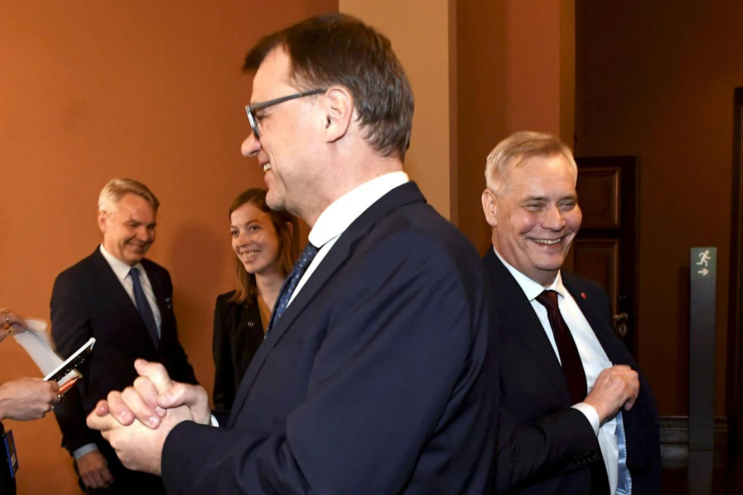 Antti Rinne (oik.) on ennakoinut, että hallitusneuvottelut saadaan perjantaina pakettiin. Lehtikuva / Vesa Moilanen