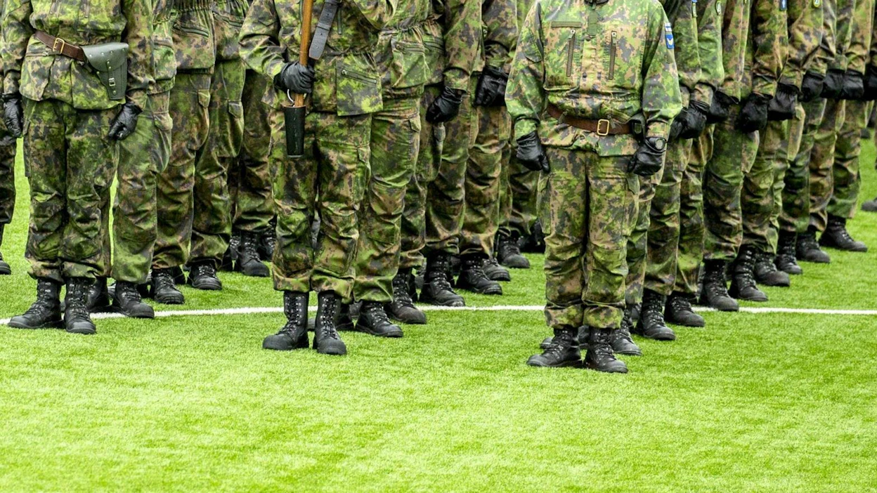 Pirkanmaan Ikaalisissa varusmiehiä kuljettanut linja-auto tuhoutui tulipalossa perjantai-iltana, kertoo Pirkanmaan pelastuslaitos. LEHTIKUVA / Kaisa Siren
