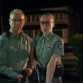 Cliff (Bill Murray) ja Mindy (Chloë Sevigny) työskentelevät poliiseina pienessä Centervillen kaupungissa, joka joutuu zombien hyökkäyksen kohteeksi.