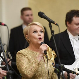 Katri Helena esiintyi Suomen 100-vuotisjuhlavuoden itsenäisyyspäivän vastaanotolla Helsingissä viime joulukuussa. LEHTIKUVA / HEIKKI SAUKKOMAA