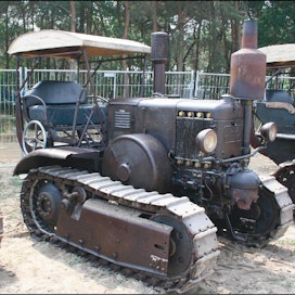 Lanz D1561 HRK -traktoria valmistettiin vuosina 1937–46, Mannheimissa, Saksassa.  Telamalleja valmistettu yhteensä  4005 kpl vuosina 1930–46