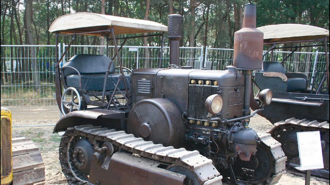 Lanz D1561 HRK -traktoria valmistettiin vuosina 1937–46, Mannheimissa, Saksassa. Telamalleja valmistettu yhteensä 4005 kpl vuosina 1930–46
