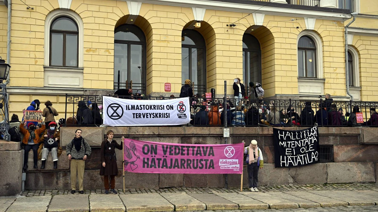 Elokapinan tiedotteen mukaan he eivät pyri Valtioneuvoston linnaan sisälle.