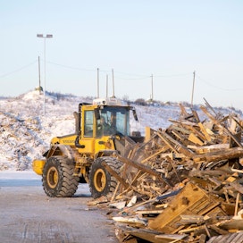 Koukkujärven jätekeskus vastaanottaa muun muassa puujätettä. Läheisellä kiertotalousalueella on useita toimijoita, jotka käsittelevät sitä.