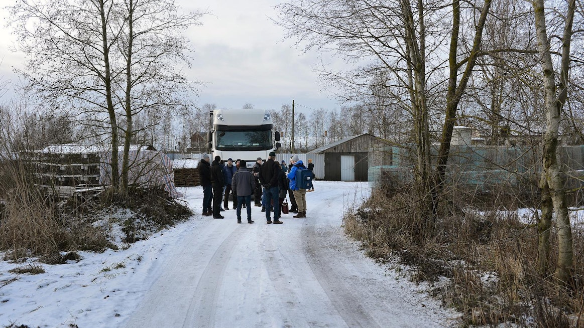 Mielenosoittajat kokoontuivat tarhalle perjantaina.
