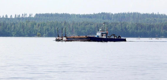 Titanik ja Kursk matkalla hakemaan uutta kuormaa Puulaveden Simpiänselällä.