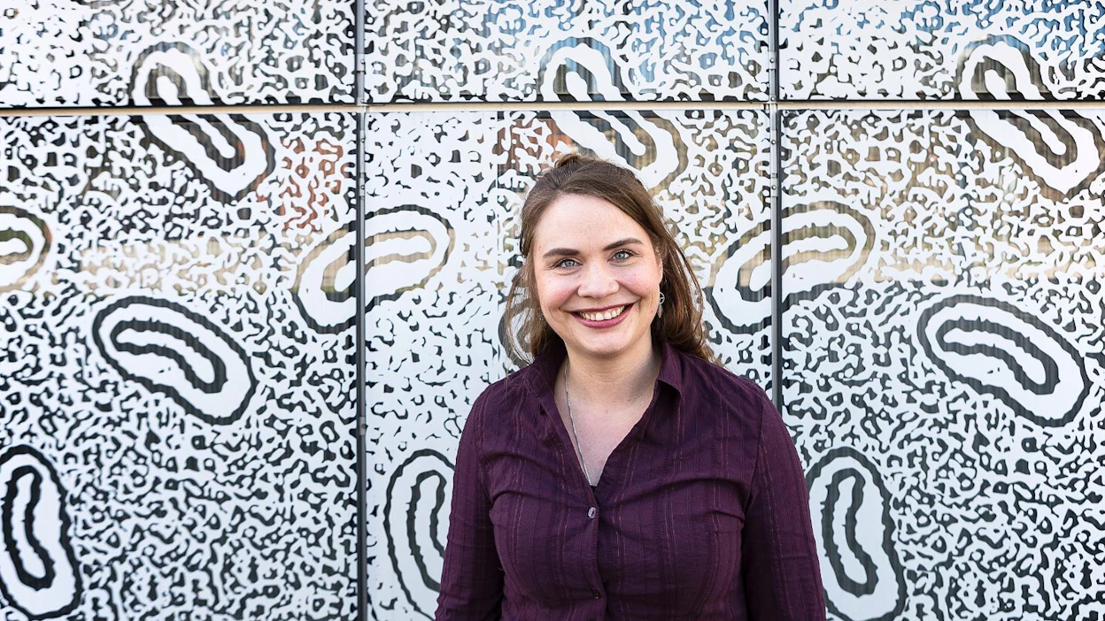 ”Jos muut maailman maat seuraisivat pohjoismaista esimerkkiä, saattaisimme pärjätä paremmin taistelussa mikrobi- lääkeresistenssiä vastaan”, Johanna Muurinen sanoo.