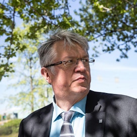 Perhe- ja peruspalveluministeri Juha Rehula lupaa sujuvaa lomahallinnon muutosta.