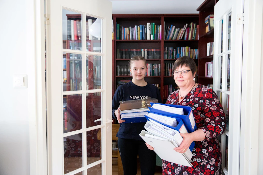 Reetta Siira ja hänen äitinsä Tiina Yli-Hukkala-Siira jatkavat tilan pyörittämistä Heikki Siiran kuoleman jälkeen. Heikki Siira piti tilan paperit huolellisesti järjestyksessä, mikä helpotti tilan jatkamista hänen kuolemansa jälkeen.