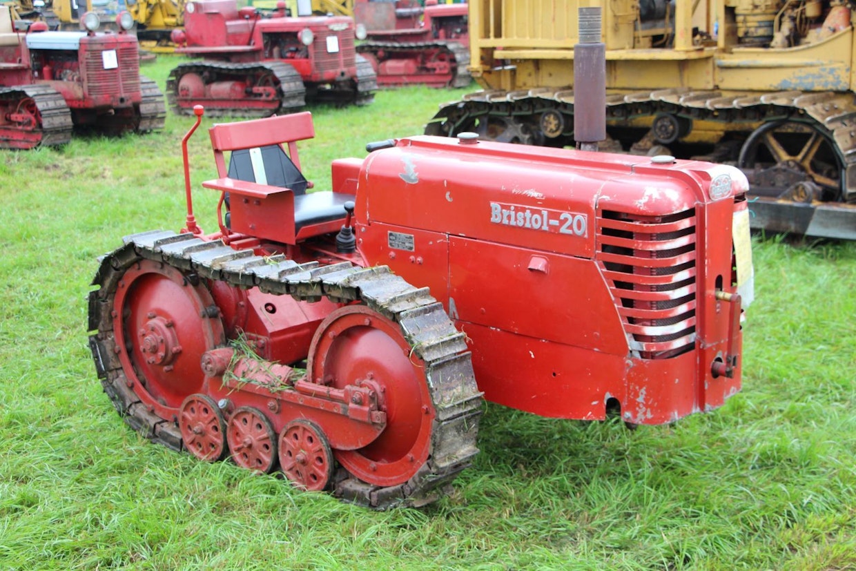 Vuosina 1948–53 valmistetun englantilaisen Bristol 20:n mainostettiin olevan monipuolisin traktori Uuden-Seelannin maatalouteen. Se oli kokoluokkansa taloudellisin, turvallisin, voimakkain ja helppokäyttöisin. Petroolimoottori on 2,2- litrainen Austin, teholtaan 22 hv, vaihteita 3+R, paino 1 360 kg.