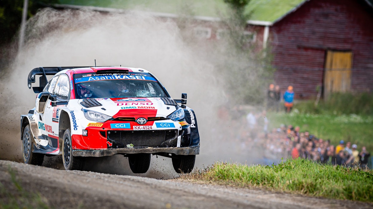 Jyväskylän MM-ralli keräsi paikalle runsain joukoin katsojia.