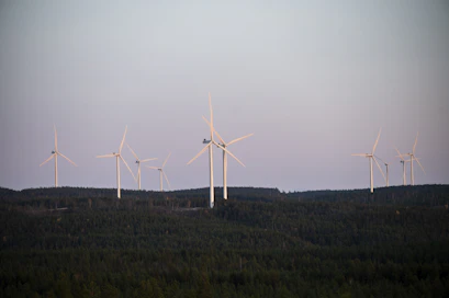 Murtotuulen tuulivoimapuisto Posiolla on nyt valmis. Suunnittelu, luvitus ja rakentaminen kestivät yhteensä 12 vuotta.