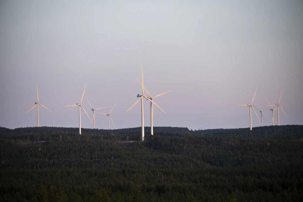 Murtotuulen tuulivoimapuisto Posiolla on nyt valmis. Suunnittelu, luvitus ja rakentaminen kestivät yhteensä 12 vuotta.
