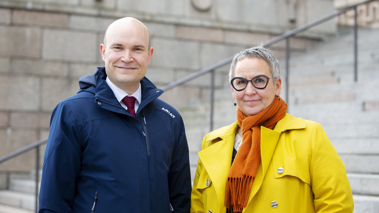 Jukka Koivisto toimii Ratsastajainliiton toiminnanjohtajana ja Marjukka Manninen puheenjohtajana.
