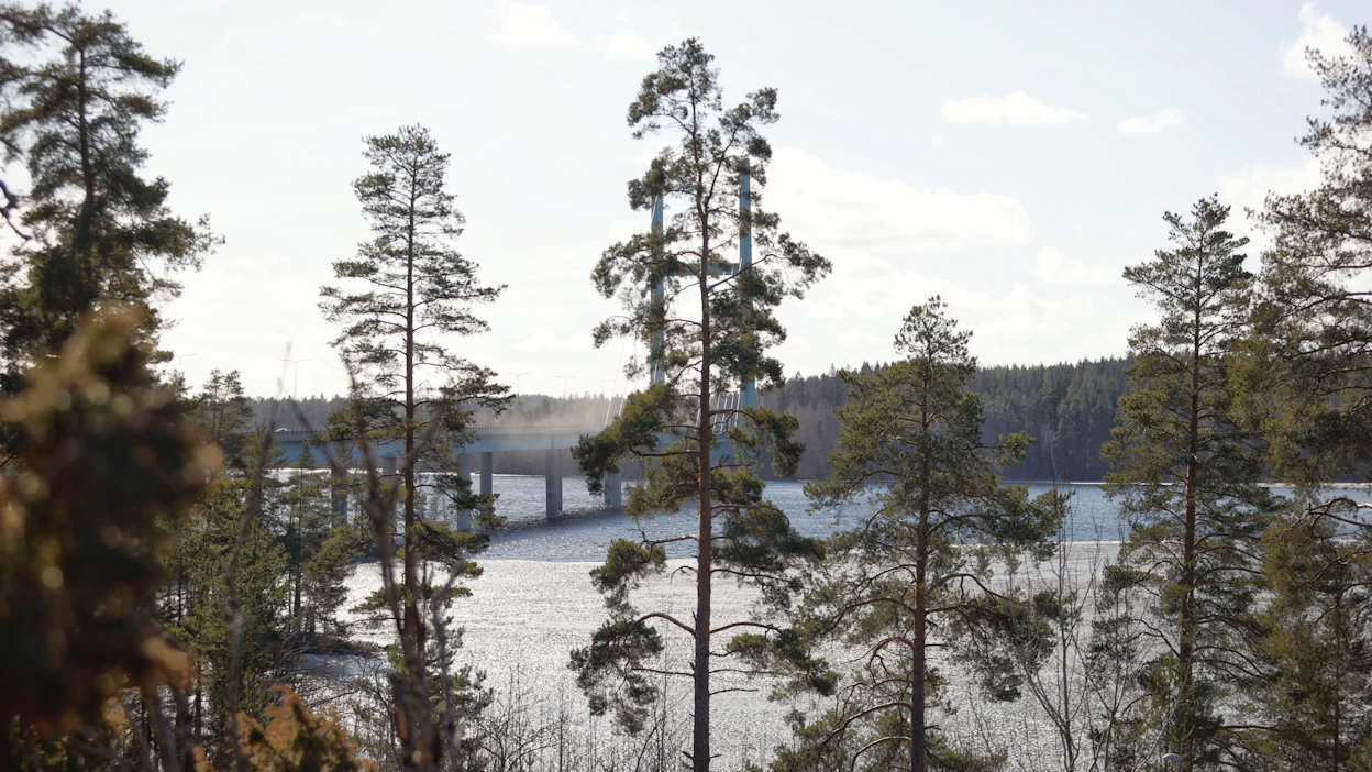 Viikonloppu on keväisen aurinkoinen.