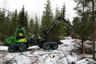 Jarcrac on onnistunut puskemaan kirkkaanvihreitä koneitaan mukaan kansainvälisille pienten metsäkoneiden markkinoille. Niitä myydään jo 15 maassa.