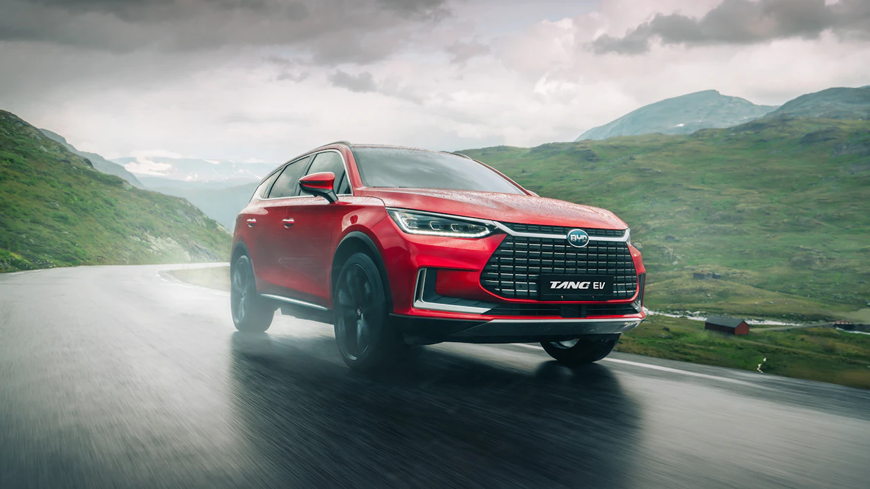 BYD Tang on on seitsemän paikkainen perheauto, jossa on neliveto, ja 400 kilometrin kantama sähköllä.