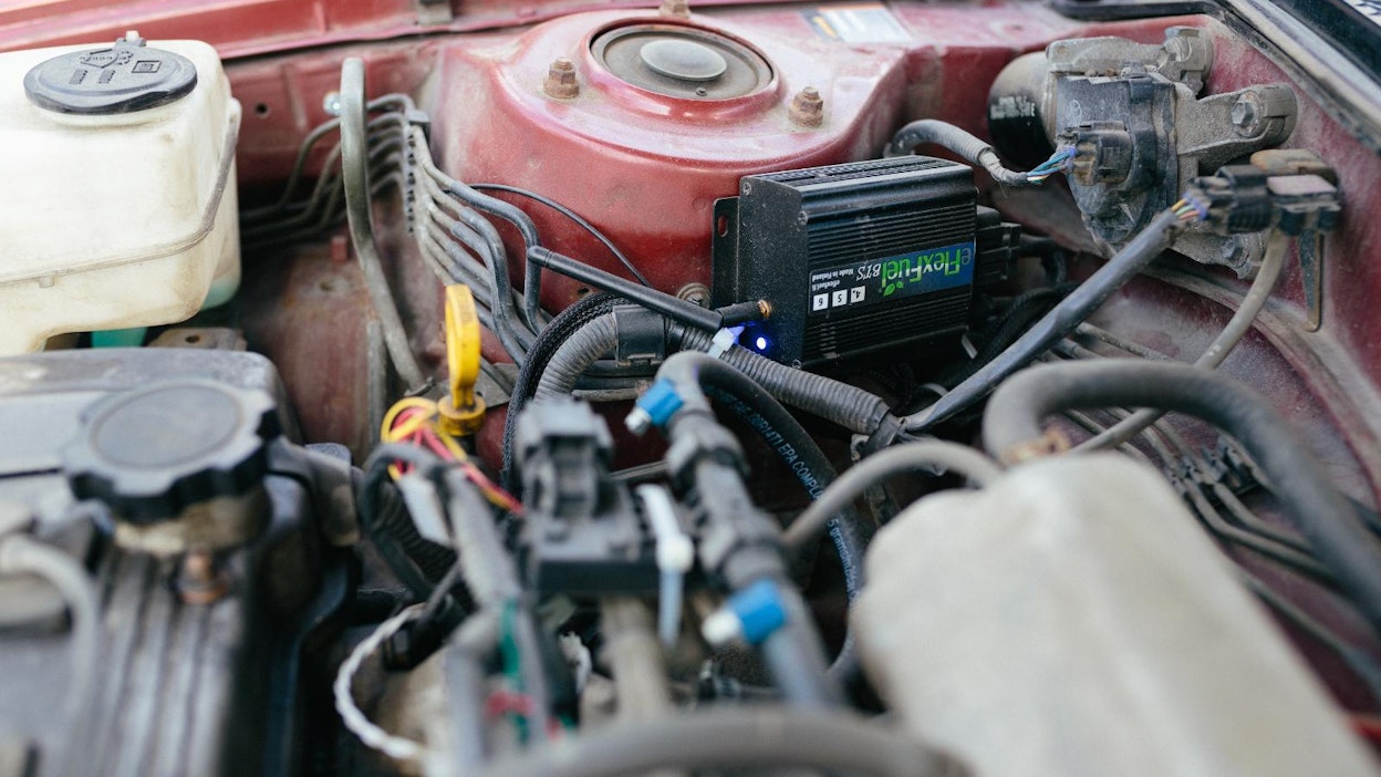 Jälkiasenteinen eFlexFuel-muutossarja mahdollistaa korkeaseosetanolin käytön bensiiniautossa.