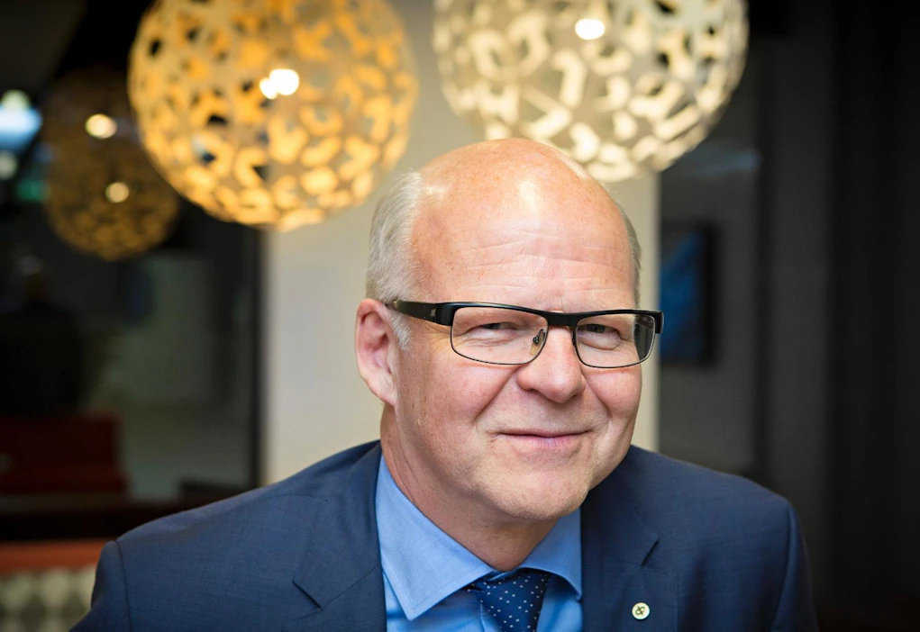 OP Ryhmän pääjohtaja Reijo Karhinen näkee uusia liiketoiminta-alueita lääkkeiden jakelussa ja autoilijoiden palveluissa.