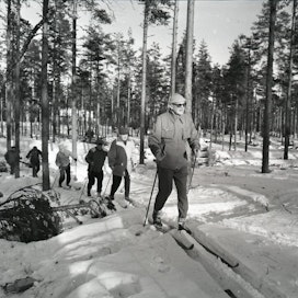 Presidentti Urho Kekkonen hiihti lumituhoalueella Kiljavalla 19.2.1959.