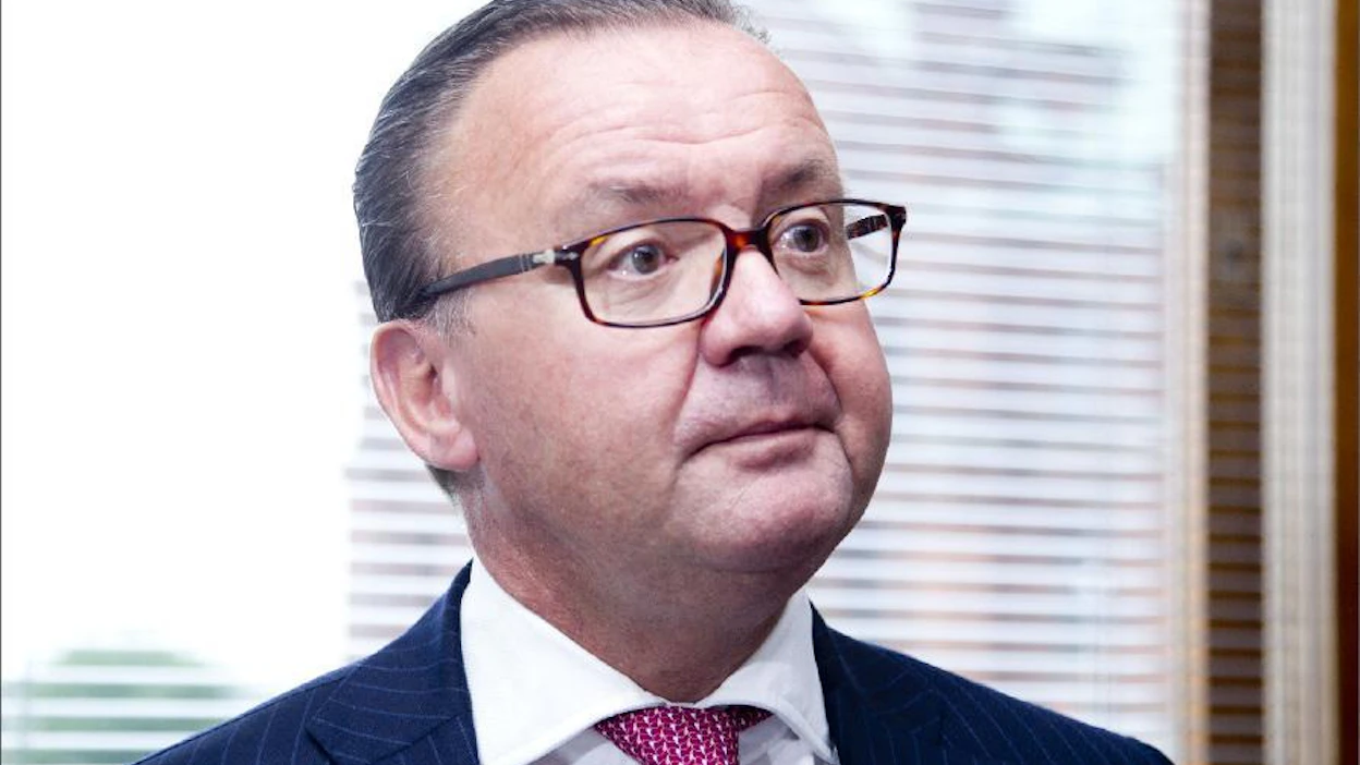 Karl-Henrik Sundström arvelee, että Stora Ensolla voi olla edessä vaikeita päätöksiä, kun paperien kulutus laskee. Markku Vuorikari