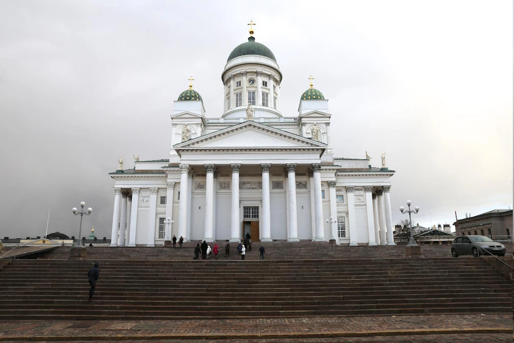 Kuusi prosenttia pääkaupunkiseudun asukkaista pitää itseään kristittynä. Maaseutumaisissa kunnissa vastaava osuus on 15 prosenttia.