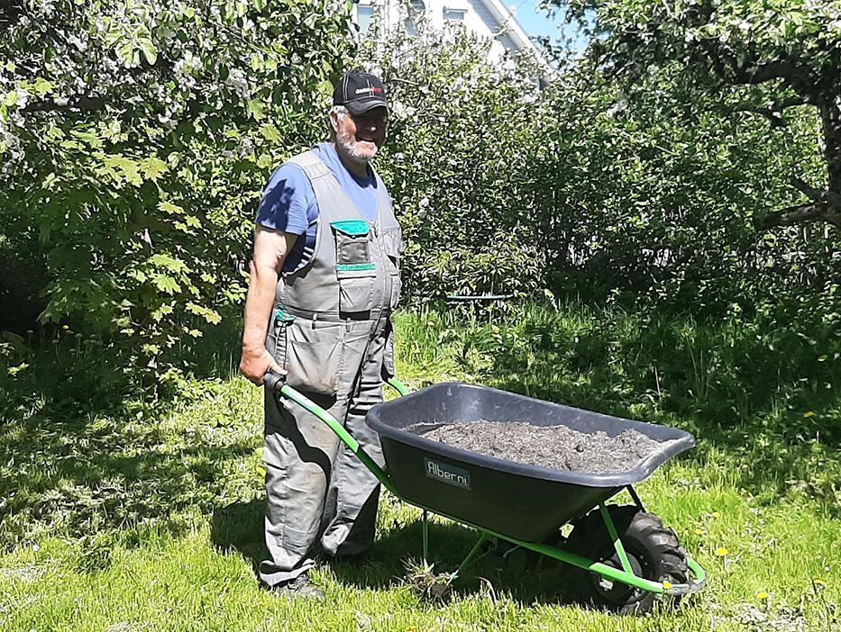 Alberni ST 120 L -kottikärryjen tilavuus on 120 litraa ja kantavuus 150 kiloa. Tukevan kärryn lasikuituvahvistettu muovilava kestää kovaakin käyttöä.