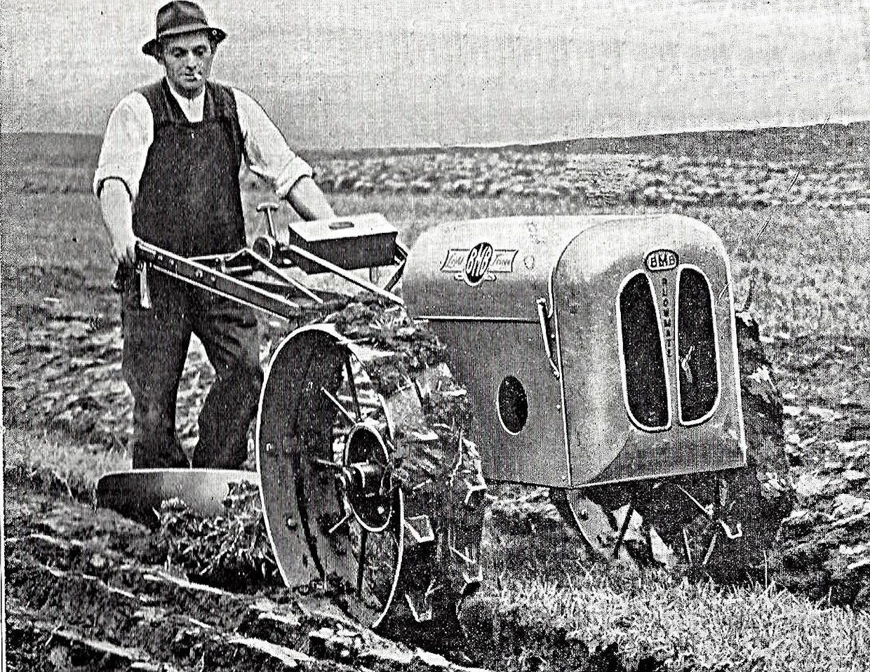 Kuvassa saksalainen puutarhatraktori Bungartz U1 (9,5 hv, 420 kg).
