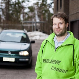 Jiri Räsänen muutti bensa-Golfinsa etanolille kolme vuotta sitten. Se oli hänelle ensisijaisesti ekologinen ratkaisu. Lauri Salminen