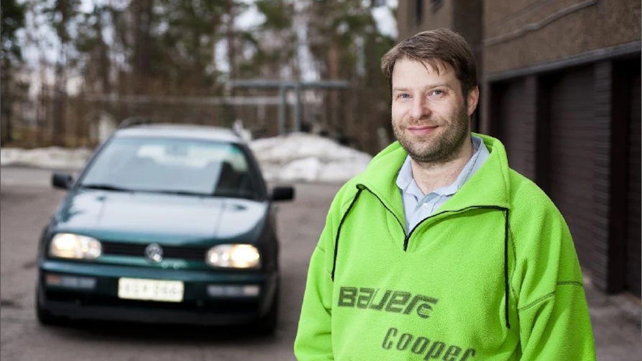 Jiri Räsänen muutti bensa-Golfinsa etanolille kolme vuotta sitten. Se oli hänelle ensisijaisesti ekologinen ratkaisu. Lauri Salminen