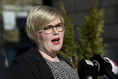 Valtiovarainministeri Annika Saarikon (kesk.) mukaan tämän kevään kehysriihessä leikkaukset eivät kohdistu tutkimus- ja kehitysrahoitukseen. LEHTIKUVA / EMMI KORHONEN