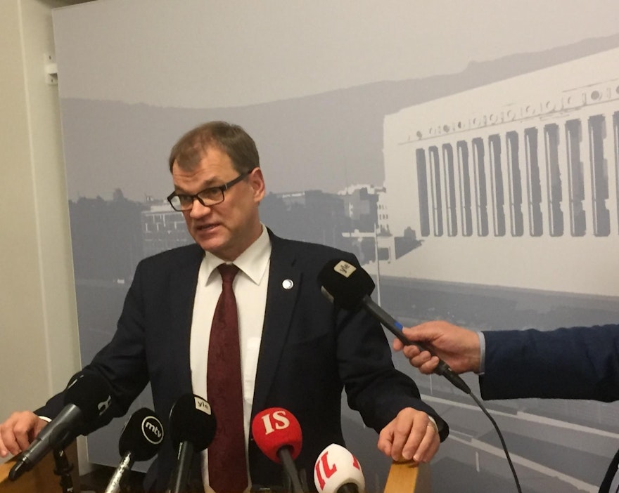 Pääministeri Juha Sipilä kiistää puuttuneensa Yleisradion uutisointiin.