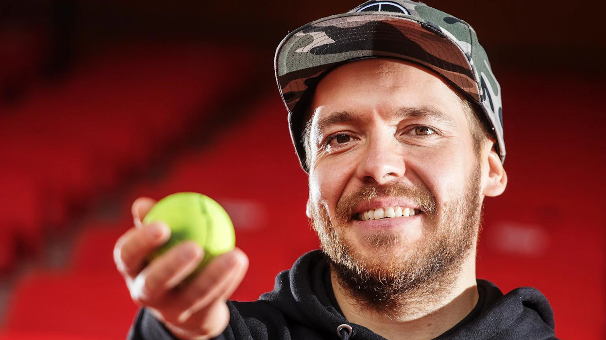 Juha "Putte" Puhtimäki on tunnettu pesäpalloammattilaisena, ja tänä vuonna myös ponikuninkaallisten suojelijana.