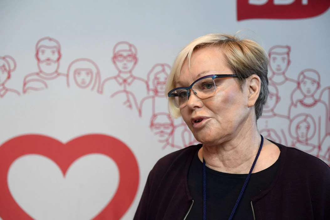 Energia ja ilmasto -työryhmän toinen puheenjohtaja Aira Kalela SDP:n ilmasto-ohjelman julikistustilaisuudessa. LEHTIKUVA/Vesa Moilanen