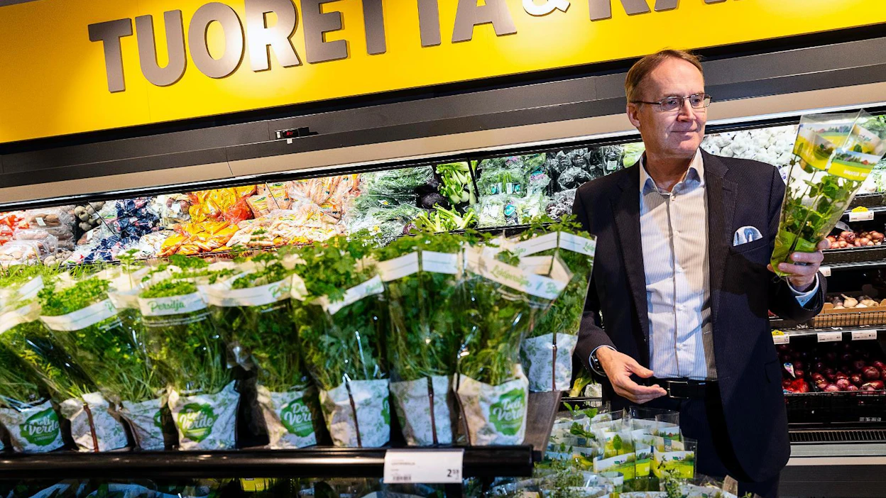 S-ryhmä halpuutti viidettä vuotta jatkuneissa halpuuttamiskampanjoissaan tuhansia ruokakaupan tuotteita. Nyt markkinoinnin fokus muuttuu ja vaihtuu ryhmän myymälöiden tarjontaan ja valikoimiin. Kotimainen ruoka on SOK:n pääjohtajan Taavi Heikkilän mukaan vahvasti esillä jatkossakin.